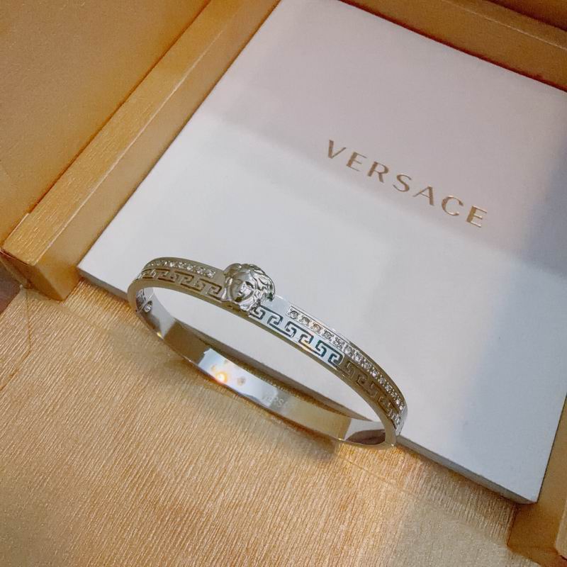 Versace bracelet 11yxx10